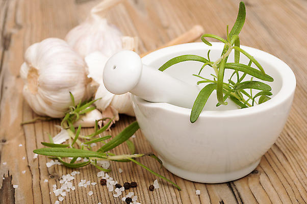 포토 JPG 해외이미지 식물 음식 잎 재료 건강 마늘 요리 사람없음 초록색 흰색 신선 양념 맛 허브 향신료 유기농 피클 소금 향 후추 성분 로즈메리 내추럴 막자 해외202004 해외포토 웰빙 컬러 컨셉 채소 절임 향미료 파일형식 이미지허브