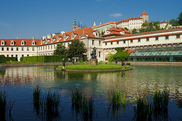 포토 JPG 해외이미지 공원 꽃 유럽 건축양식 하늘 미술 사람없음 야외 건물 초록색 조각상 정원 봄 궁전 역사 체코 프라하 바로크 옛날 해외202004 해외포토 식물 건축물 계절 공공시설 건축 나라 컬러 고건축 문화예술 조형물 파일형식 이미지허브