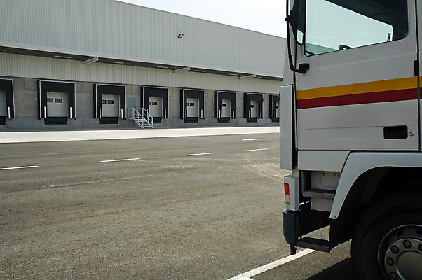 포토 JPG 해외이미지 산업 공장 교통시설 사람없음 만 주식 창고 수납 짐차 로딩 해외202004 해외포토 교통 공업 자동차 금융 시설 파일형식 이미지허브