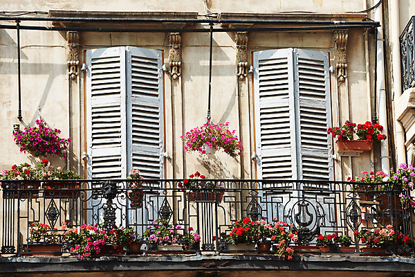 포토 JPG 해외이미지 꽃 건축양식 창문 주택 사람없음 발코니 지중해 빌라 묘사 프로방스 해외202004 해외포토 식물 건축 바다 건물 파일형식 이미지허브
