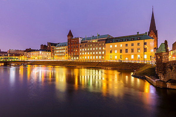 포토 JPG 해외이미지 유럽 바다 여행 건축양식 하늘 거리 주택 스웨덴 풍경 사람없음 야외 건물 물 파란색 강 도시풍경 반사 성당 교회 탑 항구 고층빌딩 황혼 새벽 도시 도심 야간 운하 장면 타운 스카이라인 스칸디나비아 해외202004 해외포토 자연요소 건축물 건축 나라 컬러 종교건축 교통시설 북유럽 빌딩 일몰 파일형식 이미지허브