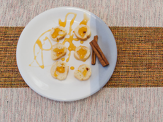 포토 JPG 해외이미지 전통 접시 음식 빵 조각 백그라운드 다이어트 건강 사람없음 갈색 식사 흰색 신선 닫기 달콤 맛 아침식사 만취 슬라이스 토스트 꿀 시나몬 해외202004 해외포토 식기 컬러 컨셉 모션 술취함 파일형식 이미지허브