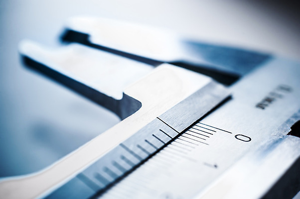 포토 JPG 해외이미지 디자인 산업 백그라운드 비즈니스 사람없음 금속 디지털 장비 흰색 기구 공구 나사 업무 닫기 은색 미끄럼틀 측정 오브젝트 싱글 문서 눈금 규칙 청사진 공학 계량기 게이지 고립 실행 인치 제도 철강 캘리퍼스 해외202004 해외포토 교육 컬러 모션 재질 도구 작업 놀이기구 파일형식 이미지허브