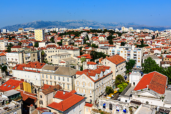 포토 JPG 해외이미지 유럽 문화 벽 여행 백그라운드 건축양식 하늘 지붕 휴가 산 주택 안테나 사람없음 야외 건물 빨간색 여름 파란색 도시풍경 세계 교회 여행객 탑 궁전 도시 중세 역사 재산 땅 지중해 언덕 타운 크로아티아 다리찢기 로마인 옛날 해외202004 해외포토 건축물 계절 건축 나라 바다 컬러 고건축 통신 종교건축 모션 사람 인종 풍경 금융 파일형식 이미지허브