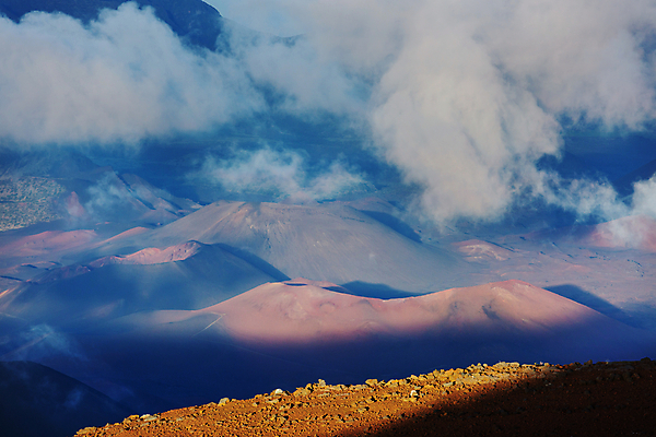 포토 JPG 해외이미지 구름 섬 여행 오렌지 자연 아침 휴가 산 국립공원 풍경 사람없음 야외 여행객 평화 일출 침묵 일몰 하이킹 추위 탐험 정상 폭발 화산 오르기 하와이 지역 암초 분화구 용암 마법 발견 울퉁불퉁 절정 알로하 해외202004 해외포토 주간 자연요소 공원 컨셉 과일 모션 레저 사람 노을 미국 소리 인사 생태계 파일형식 이미지허브