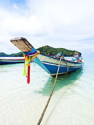 포토 JPG 해외이미지 모래 파도 바다 섬 여행 태국 자연 하늘 휴가 휴식 풍경 사람없음 초록색 물 여름 파란색 컬러풀 침묵 만 투명 보트 크리스탈 꼬리 석호 안다만 터키석 파라다이스 해외202004 해외포토 자연요소 계절 아시아 컬러 컨셉 배_교통 소리 광석 보석 생태계 파일형식 이미지허브