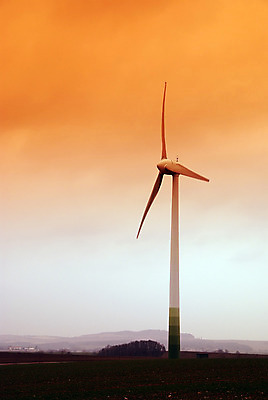포토 JPG 해외이미지 밭 날개 모션 자연 하늘 바람 서기 사람없음 환경 금속 힘 일몰 재활용 풍차 발전기 에너지 흰색 행운 칼날 프로펠러 먼지 돛대 방앗간 블러 해외202004 해외포토 자연요소 컬러 컨셉 농업 재질 날씨 노을 발전소 친환경 생태계 파일형식 이미지허브