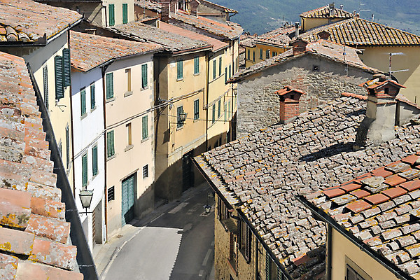 포토 JPG 해외이미지 분홍색 가로등 오렌지 창문 지붕 거리 굴뚝 사람없음 야외 노란색 문 이탈리아 옥상 점토 굴곡 토스카나 해외202004 해외포토 공공시설 유럽 컬러 과일 파일형식 이미지허브