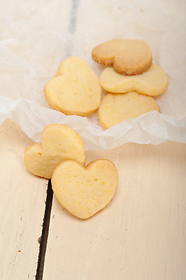 포토 JPG 해외이미지 디저트 사람없음 쿠키 하트 포장지 베이지색 종이호일 해외202004 해외포토 모양 음식 컬러 포장 파일형식 이미지허브