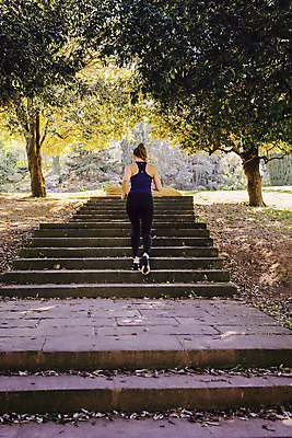 포토 JPG 해외이미지 1 라이프스타일 여자 스포츠 아침 건강 한명 사람 야외 운동복 달리기 조깅 운동 햇빛 우주 계단 활발 연습 단계 달리기선수 해외202004 해외포토 주간 옷 컨셉 모션 생활 태양 육상선수 파일형식 이미지허브