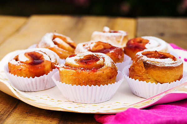 포토 JPG 해외이미지 전통 접시 열매 꽃 커피 음식 조각 과일 탁자 딸기 티타임 디저트 사람없음 야외 컵 빨간색 여름 파티 케이크 정원 봄 빵집 수확 흰색 신선 생일 그룹 차 달콤 맛 아침식사 잼 굽기 묘사 롤 산딸기 설정 페스츄리 핸드메이드 해외202004 해외포토 식물 식기 계절 기념일 음료 빵 컬러 가구 컨셉 농업 휴식 이벤트 상점 식사 소스_음식 구이 파일형식 이미지허브