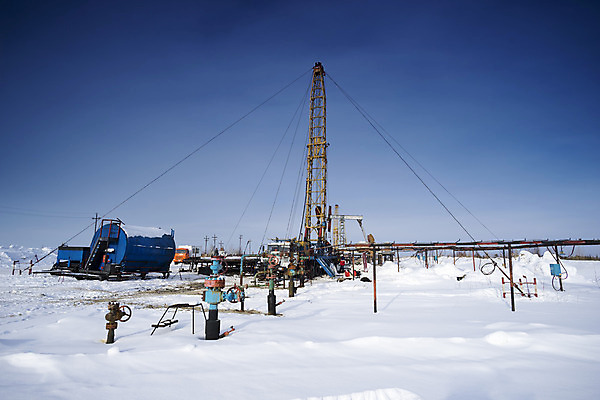 포토 JPG 해외이미지 모래 겨울 밭 하늘 사람없음 파란색 태양 기계 흙 장비 흰색 수리 놀이터 발굴 기중기 화석 지역 가스 설치 조작 해외202004 해외포토 자연요소 계절 컬러 농업 놀이 중장비 파일형식 이미지허브
