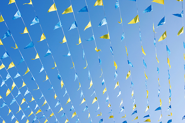 포토 JPG 해외이미지 모양 구름 전통 배너 공원 기념일 밧줄 줄 스포츠 백그라운드 하늘 바람 휴가 거리 기념 매달리기 이벤트 사람없음 야외 장식 파란색 컬러풀 노란색 파티 축제 흰색 축하 깃발 삼각형 작음 서커스 배열 심볼 오브젝트 사인 공평 줄서기 해외202004 해외포토 자연요소 도형 공공시설 컬러 컨셉 모션 날씨 크기 파일형식 이미지허브