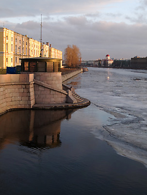 포토 JPG 해외이미지 문화 사람없음 물 강 얼음 봄 오픈 구름다리 기르기 도개교 해외202004 해외포토 자연요소 계절 다리_건축물 돌봄 파일형식 이미지허브