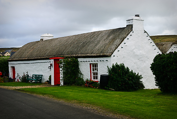 포토 JPG 해외이미지 문화 건축양식 주택 사람없음 시골 시골집 북쪽 아일랜드 해외202004 해외포토 건축 유럽 건물 방향 파일형식 이미지허브