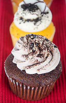 포토 JPG 해외이미지 음식 분홍색 백그라운드 디저트 주택 사람없음 컵 파란색 컬러풀 파티 쌓기 케이크 초콜릿 흰색 생일 달콤 컵케이크 굽기 크림 버터 고립 반투명 많음 프로스팅 해외202004 해외포토 식기 기념일 컬러 컨셉 모션 이벤트 건물 맛 구이 제빵 파일형식 이미지허브