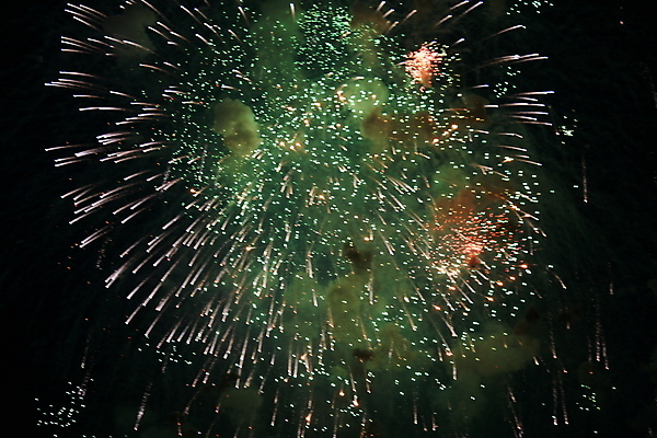 포토 JPG 해외이미지 기념일 행복 꽃다발 백그라운드 크리스마스 하늘 불 추상 휴가 새로움 기념 폭죽 불꽃놀이 이벤트 사람없음 파란색 빛 컬러풀 파티 검은색 축제 어둠 축하 야간 폭발 그림 쇼 경례 파열 독립 땅바닥 화상 해외202004 해외포토 자연요소 꽃 감정 컬러 컨셉 무늬 놀이 바닥 인사 상처 파일형식 이미지허브