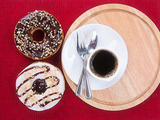 포토 JPG 해외이미지 음식 분홍색 백그라운드 딸기 디저트 사람없음 컬러풀 케이크 초콜릿 얼음 빵집 흰색 원형 도넛 달콤 맛 아침식사 폐기물 설탕 굽기 먹기 뿌리기 페스츄리 해로움 해외202004 해외포토 자연요소 도형 빵 컬러 컨셉 과일 모션 상점 식사 쓰레기 구이 파일형식 이미지허브