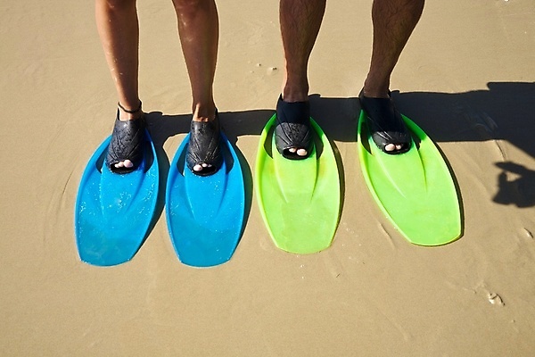 포토 JPG 해외이미지 주간 커플 휴식 야외 신체부위 여름 여름휴가 바캉스 오리발 여름라이프 해외202004 해외포토 자연요소 라이프스타일 계절 컨셉 관계 휴가 사람 파일형식 여름_계절 이미지허브