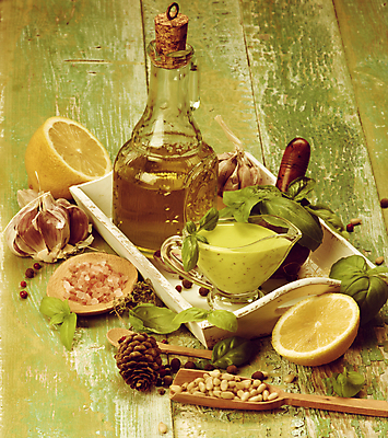 포토 JPG 해외이미지 음식 잎 재료 주방용품 치즈 마늘 요리 사람없음 목재 노란색 신선 양념 조미료 이탈리아음식 허브 향신료 유기농 후추 바질 건강식 음식준비 정물화 채식주의자 핸드메이드 해외202004 해외포토 나무 식물 웰빙 컬러 생활용품 채소 유제품 서양음식 준비 그림 채식 향미료 파일형식 이미지허브