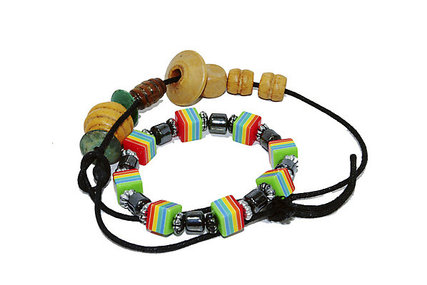 포토 JPG 해외이미지 팔찌 선물 미술 사람없음 빨간색 파란색 유행 쌓기 검은색 흰색 조직 재산 우아함 구부린 가죽 싱글 매듭 위치 팔 부적 스트랩 엮은 해외202004 해외포토 컬러 컨셉 장신구 모션 문화예술 신체부위 금융 파일형식 이미지허브