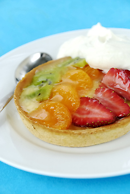 포토 JPG 해외이미지 음식 과일 딸기 디저트 귤 키위 사람없음 빵집 최고 달콤 맛 크림 푸딩 식용 커스터드 타르트 페스츄리 휘핑크림 해외202004 해외포토 빵 컨셉 상점 파이_빵 휘핑 파일형식 이미지허브