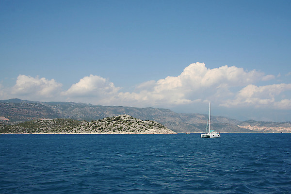 포토 JPG 해외이미지 나무 파도 바다 여행 요트 항해 사람없음 초록색 파란색 지중해 칠면조 산악지대 뱃놀이 해외202004 해외포토 식물 컬러 배_교통 조류 산 전통놀이 파일형식 이미지허브