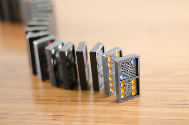 포토 JPG 해외이미지 서기 사람없음 일렬 도미노 해외202004 해외포토 모션 파일형식 이미지허브