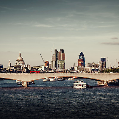 포토 JPG 해외이미지 비즈니스 건축양식 유리 지붕 휴가 버스 파노라마 사람없음 건물 여름 금융 관광지 강 도시풍경 여행객 글로벌비즈니스 고층빌딩 도시 작업장 도심 기중기 런던 스카이라인 랜드마크 해외202004 해외포토 건축물 계절 건축 산업 육상교통 여행 재질 영국 대중교통 촬영기법 사람 풍경 빌딩 경제 글로벌 중장비 파일형식 이미지허브