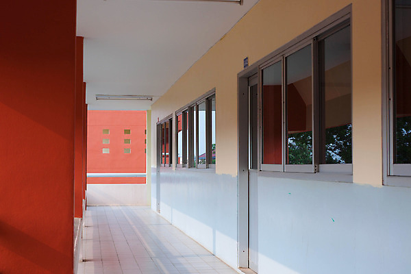 포토 JPG 해외이미지 디자인 벽 여행 비즈니스 건축양식 호텔 출입구 바닥 아파트 프레임 실내 따뜻함 사람없음 내부 건물 목재 가로 빛 노란색 문 카펫 램프 복도 고급 천장 통로 좁은 여관 방법 직진 스타일 많음 해외202004 해외포토 나무 건축물 건축 컬러 컨셉 재료 숙소 조명 주택 파일형식 이미지허브