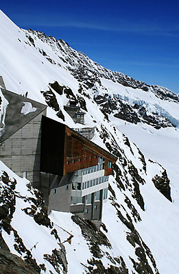 포토 JPG 해외이미지 계절 유럽 스포츠 여행 백그라운드 겨울 자연 하늘 휴가 산 풍경 사람없음 야외 빛 태양 환경 얼음 기차 추위 역 정상 스위스 휴양지 오르기 장면 지역 절정 눈내림 해외202004 해외포토 자연요소 나라 육상교통 교통시설 모션 대중교통 눈_날씨 장소 생태계 파일형식 이미지허브