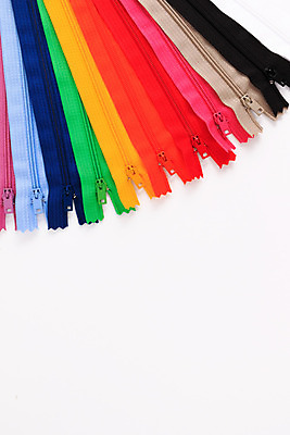 포토 JPG 해외이미지 실내 사람없음 컬러풀 흰배경 지퍼 카피스페이스 해외202004 해외포토 컬러 백그라운드 내부 공백 흰색 파일형식 이미지허브