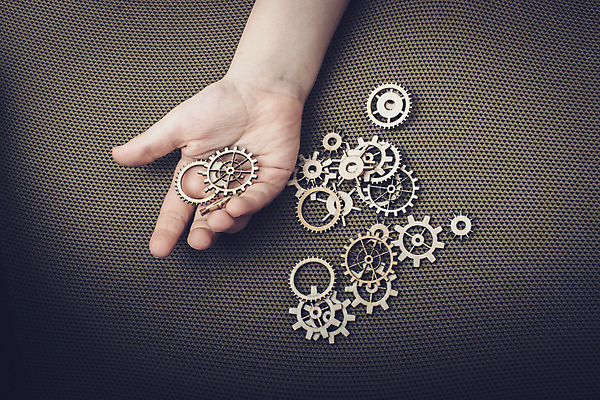 포토 JPG 해외이미지 손 디자인 산업 백그라운드 컨셉 비즈니스 아이디어 사람없음 목재 세트 기계 잡기 바퀴 원형 계획 심볼 톱니바퀴 엔진 기어 공학 해결 내추럴 혁명 고립 해외202004 해외포토 도형 나무 교육 재료 모션 신체부위 파일형식 이미지허브