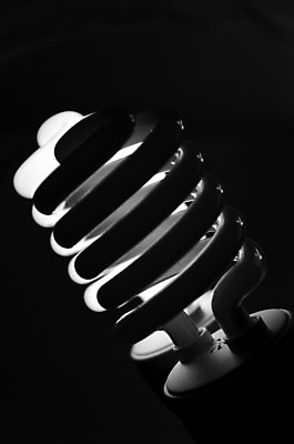 포토 JPG 해외이미지 백그라운드 전구 유리 조명 아이디어 나선형 사람없음 빛 환경 검은색 힘 장비 에너지 흰색 오브젝트 형광등 빛망울 효율 해외202004 해외포토 컬러 컨셉 무늬 재질 전등 파일형식 이미지허브