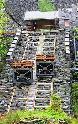 포토 JPG 해외이미지 도로 지붕 웨일즈 산 사람없음 칠판 회색 트럭 보행로 매끈함 타일 언덕 트랙 암초 지하 내추럴 석판 선로 채석 스노도니아 해외202004 해외포토 길 컬러 교통시설 자동차 영국 감각 파일형식 이미지허브