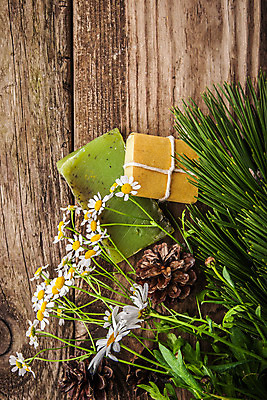 포토 JPG 해외이미지 식물 꽃 종이 밧줄 줄 백그라운드 자연 탁자 휴식 건강 사람없음 목재 세로 초록색 세트 갈색 노란색 스파 목욕 흰색 소나무 빨래 유기농 아로마 비누 향 아로마테라피 전나무 원뿔 내추럴 옛날 캐모마일 핸드메이드 해외202004 해외포토 도형 나무 웰빙 컬러 가구 컨셉 가사 재료 위생용품 청결 허브 생태계 테라피 파일형식 이미지허브