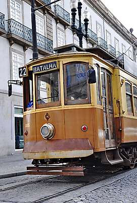 포토 JPG 해외이미지 전통 유럽 도로 선 여행 교통시설 자동차 휴가 거리 사람없음 건물 목재 여름 도시풍경 노란색 여행객 환경 수확 골동품 도시 역사 클래식 도심 포르투갈 심볼 언덕 전차 좁은 타운 일반 옛날 해외202004 해외포토 나무 건축물 계절 나라 길 육상교통 컬러 교통 컨셉 농업 재료 대중교통 사람 풍경 시설 파일형식 이미지허브