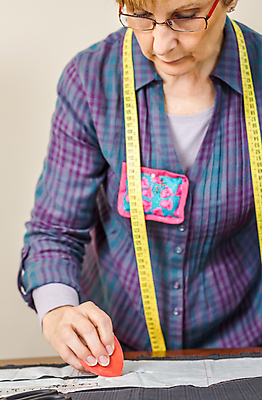 포토 JPG 해외이미지 백인 직업 손 디자인 드레스 옷 여자 산업 패턴 창조 한명 성인 유행 장비 공구 직물 업무 실 바느질 디자이너 측정 자영업 테이프 수공예 재단 재단사 핸드메이드 해외202004 해외포토 서양인 1 무늬 비즈니스 문구용품 사람 신체부위 도구 작업 공예 파일형식 이미지허브