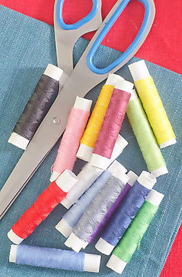 포토 JPG 해외이미지 디자인 옷 선 줄 무지개 패턴 휴식 종류 취미 사람없음 빨간색 컬러풀 검은색 여러개 직물 면 실 코드 혼합 바느질 묘사 측정 땀 테이프 실타래 자수 섬유 노끈 실뭉치 추적 양모 짜기 필라멘트 해외202004 해외포토 자연요소 컬러 다수 컨셉 무늬 모션 문구용품 파일형식 이미지허브