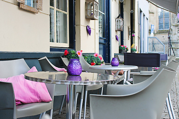 포토 JPG 해외이미지 전통 외관 꽃 유럽 문화 커피 음료 음식 벽 여행 가구 의자 유리 탁자 호텔 휴식 거리 서브 사람없음 야외 건물 여름 파티 식당 와인 식사 저녁식사 카페 도시 원형 클래식 우아함 아침식사 냄비 작음 배열 냅킨 장면 타운 일시정지 설정 점심식사 스타일 해외202004 해외포토 도형 식물 건축물 계절 나라 생활용품 컨셉 재질 숙소 주류 이벤트 상점 솥 크기 파일형식 이미지허브