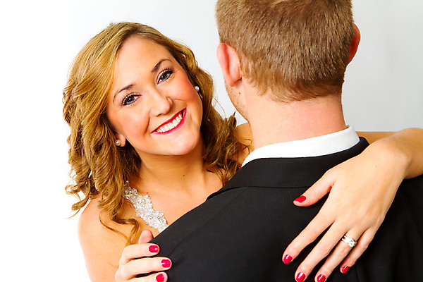 포토 JPG 해외이미지 스튜디오촬영 백인 커플 결혼 백그라운드 2 관계 갈색머리 사랑 사람 정장 턱시도 성인 두명 가로 흰색 흰배경 예복 고립 정중 해외202004 해외포토 서양인 헤어스타일 옷 감정 컬러 컨셉 실내 이벤트 파일형식 이미지허브