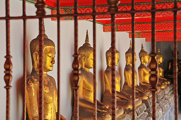 포토 JPG 해외이미지 아시아 종교 문화 얼굴 조각 불교 태국 휴식 미술 동양인 사람없음 장식 조각상 평화 기댐 골동품 기도 잠 사찰 역사 황금 심볼 묘사 명상 방콕 신성 동쪽 사당 숭배 신앙심 옛날 해외202004 해외포토 나라 컨셉 종교건축 모션 문화예술 인종 신체부위 조형물 방향 파일형식 이미지허브