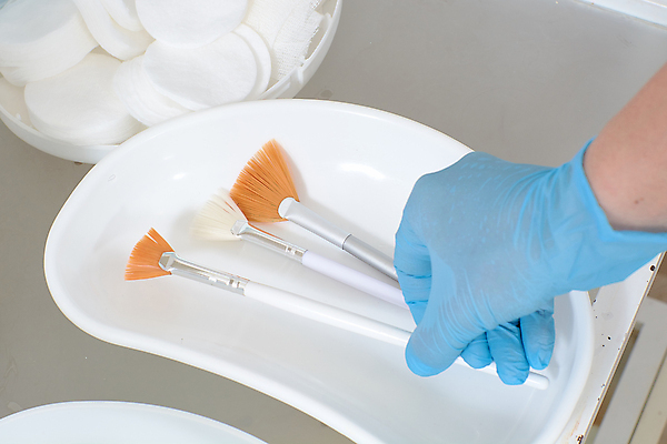 포토 JPG 해외이미지 직업 손 얼굴 휴식 건강 병원 가면 사람없음 치료 세트 약 유행 스파 페인트 화장품 껍질 흰색 공구 신선 붓 고급 어플리케이션 미용사 피부 오브젝트 피부관리 만들기 닦기 테라피 조립 고립 돌봄 바디케어 위생관리 화학물질 신청 해외202004 해외포토 컬러 컨셉 의학 모션 관리 신체부위 뷰티 도구 화학 파일형식 이미지허브