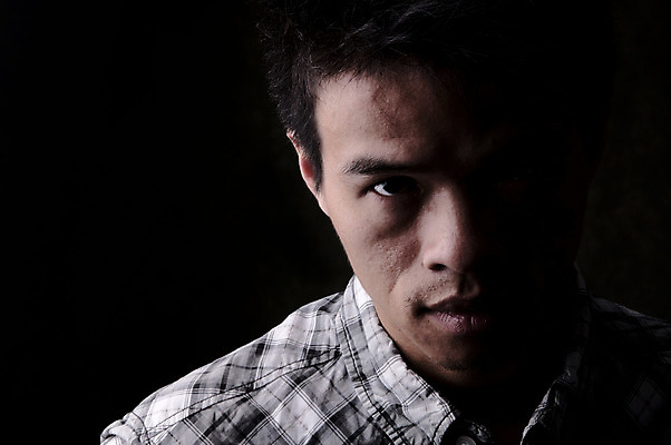 포토 JPG 해외이미지 1 응시 남자 노동자 실내 한명 사람 동양인 성인 내부 사무실 카메라 우주 사진촬영 긴장 심각 혼자 해외202004 해외포토 직업 시선 감정 컨셉 비즈니스 인종 전자제품 촬영 파일형식 이미지허브