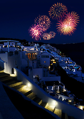 포토 JPG 해외이미지 유럽 백그라운드 건축양식 하늘 휴가 불꽃 기념 폭죽 풍경 경사 사람없음 건물 빨간색 여름 마을 축제 야간 저녁 지중해 그리스 언덕 그림 타운 산토리니 그리스인 이국적 해외202004 해외포토 자연요소 서양인 건축물 계절 건축 나라 바다 컬러 불 도시 파일형식 이미지허브