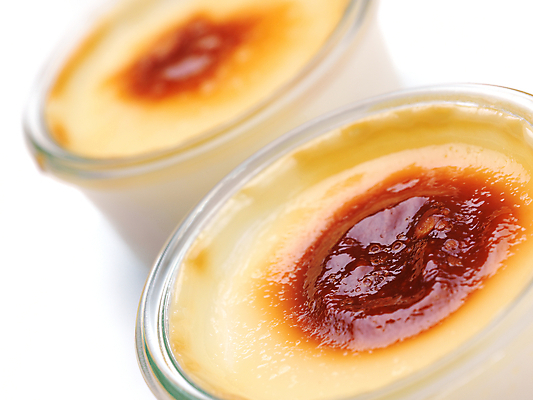 포토 JPG 해외이미지 실내 근접촬영 사람없음 두개 흰배경 푸딩 크렘브륄레 해외202004 해외포토 뷰포인트 백그라운드 2 디저트 내부 흰색 파일형식 이미지허브