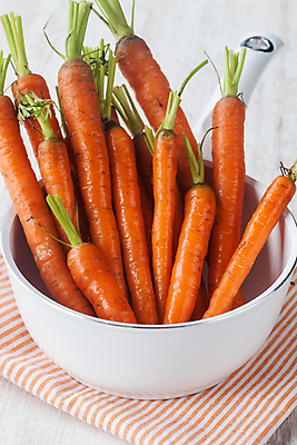 포토 JPG 해외이미지 음식 다이어트 채소 오렌지 재료 부분 탁자 건강 요리 사람없음 컬러풀 당근 신선 다발 생물학 날것 바이오 해외202004 해외포토 교육 컬러 가구 과일 뿌리채소 파일형식 이미지허브