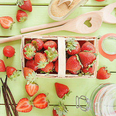 포토 JPG 해외이미지 계절 열매 음식 백그라운드 과일 딸기 요리 사람없음 목재 장식 가로 초록색 컬러풀 바구니 봄 수확 시골 신선 항아리 나무상자 잼 설탕 레몬 유기농 정사각형 지역 레시피 젤리 마멀레이드 바닐라 숙성 핸드메이드 카피스페이스 해외202004 해외포토 도형 나무 식물 웰빙 컬러 농업 재료 디저트 상자 공백 도자기 소스_음식 파일형식 이미지허브