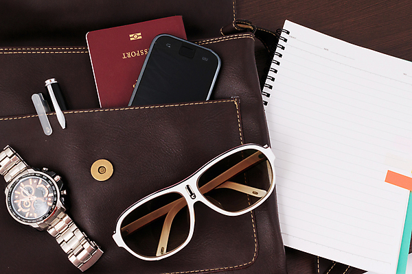 포토 JPG 해외이미지 여행 가방 실내 사람없음 스마트폰 선글라스 공책 손목시계 오브젝트 여권 해외202004 해외포토 잡화 안경 시계 장신구 문구용품 내부 핸드폰 스마트기기 파일형식 이미지허브