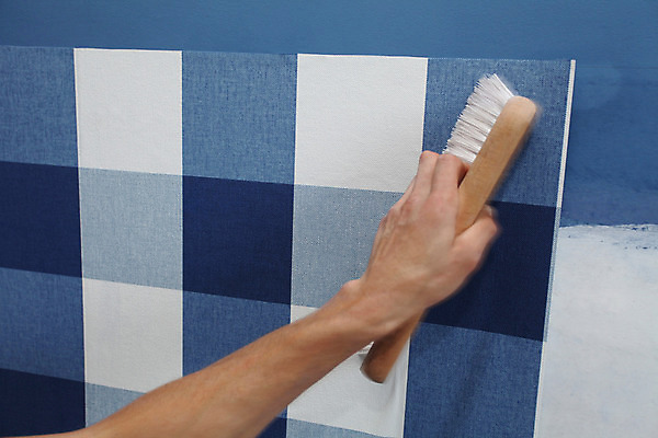 포토 JPG 해외이미지 백인 손 남자 종이 선 벽 모션 벽지 노동자 아파트 주택 건조 기술 실내 매달리기 사람 사람없음 내부 장식 페인트 장비 공구 붓 업무 수리 롤 화가 작업도구 DIY 계약자 고용 리모델링 접착제 해외202004 해외포토 서양인 직업 취미 건물 신체부위 구직 도구 작업 풀_접착제 계약 채용 파일형식 이미지허브